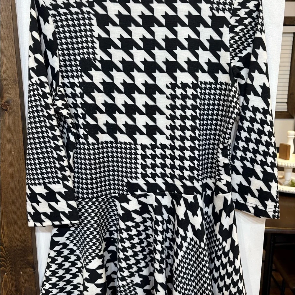 Black and White Houndstooth Women's Top - Picture 3 of 3